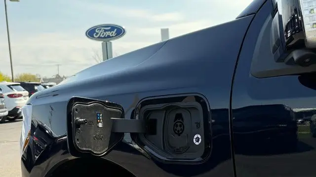 2025 Ford F-150 Lightning Lariat