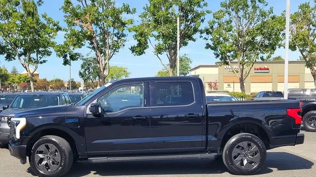 2024 Ford F-150 Lightning Lariat