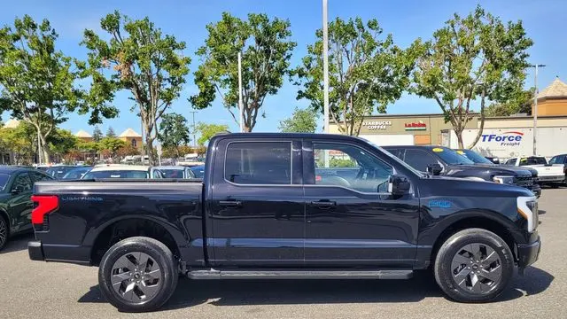 2024 Ford F-150 Lightning Lariat