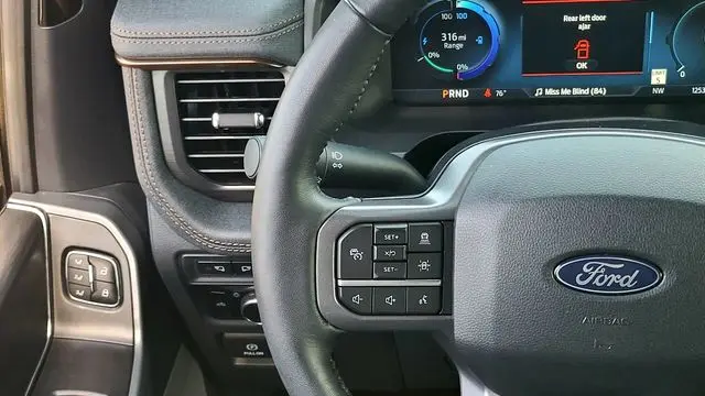 2024 Ford F-150 Lightning Lariat
