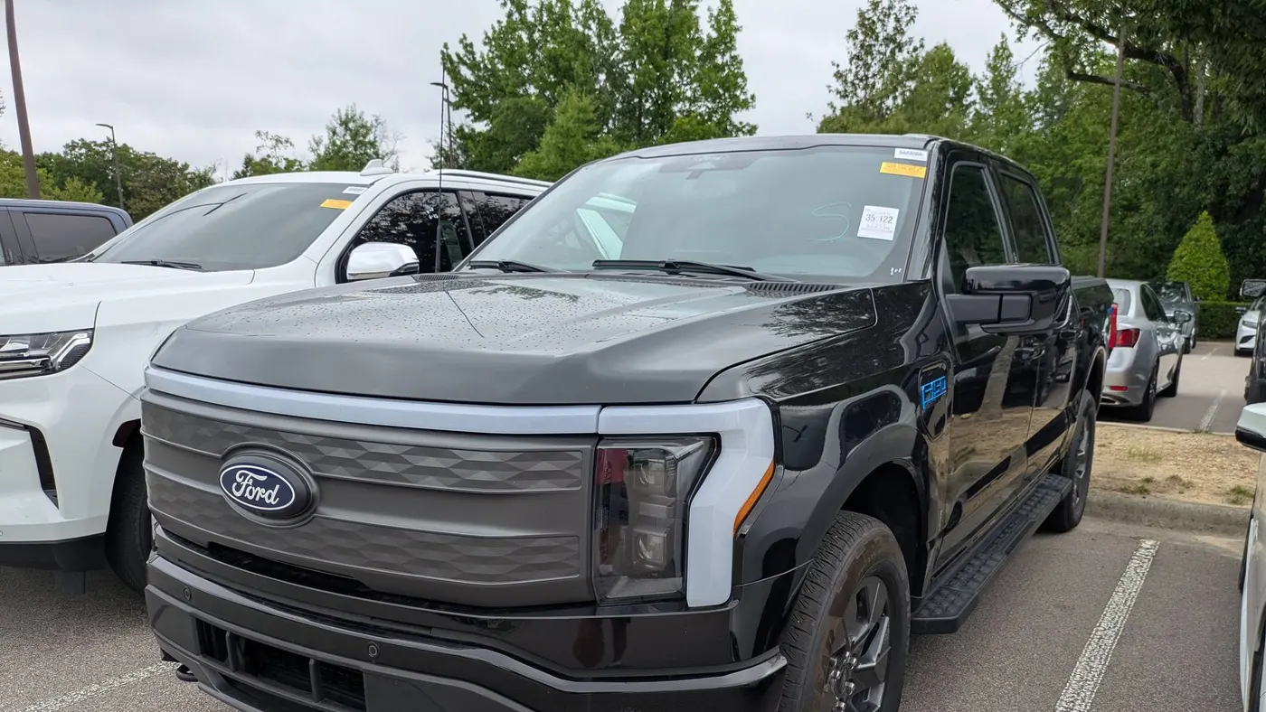 2025 Ford F-150 Lightning Lariat