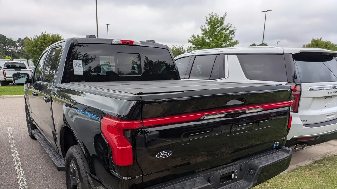 2025 Ford F-150 Lightning Lariat