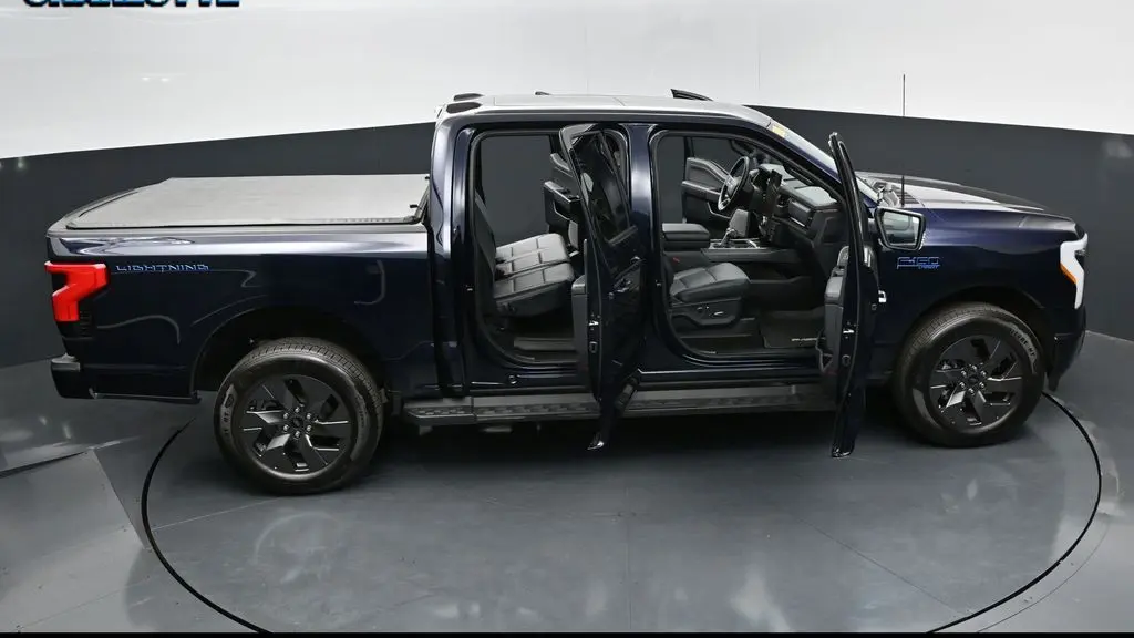 2025 Ford F-150 Lightning Lariat