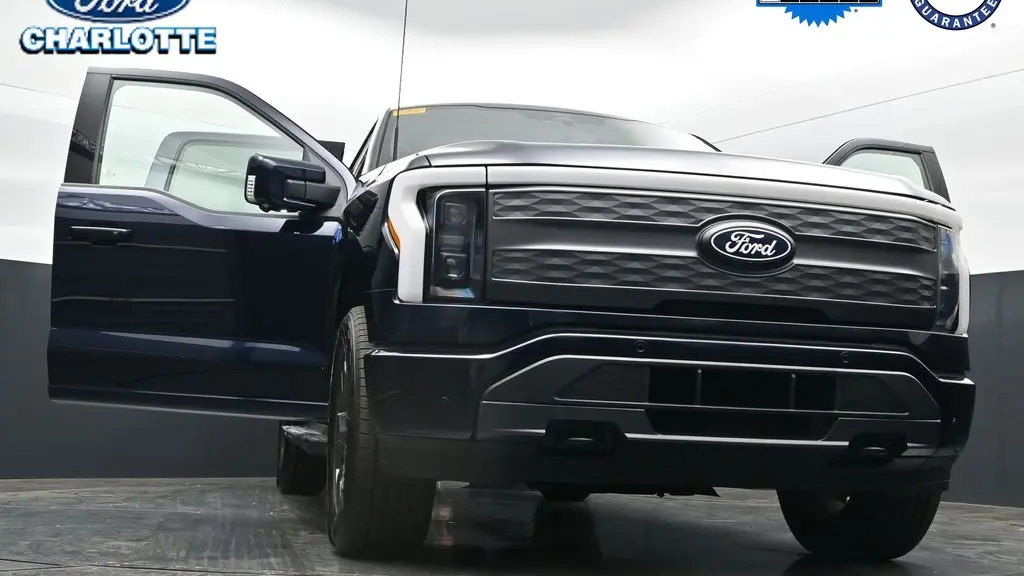 2025 Ford F-150 Lightning Lariat