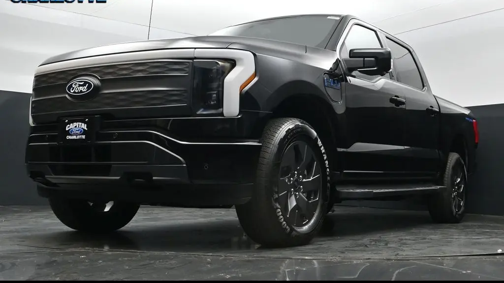 2025 Ford F-150 Lightning Lariat