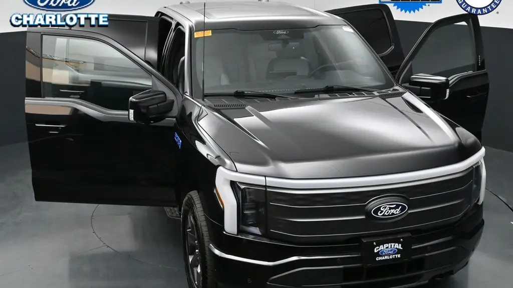 2025 Ford F-150 Lightning Lariat