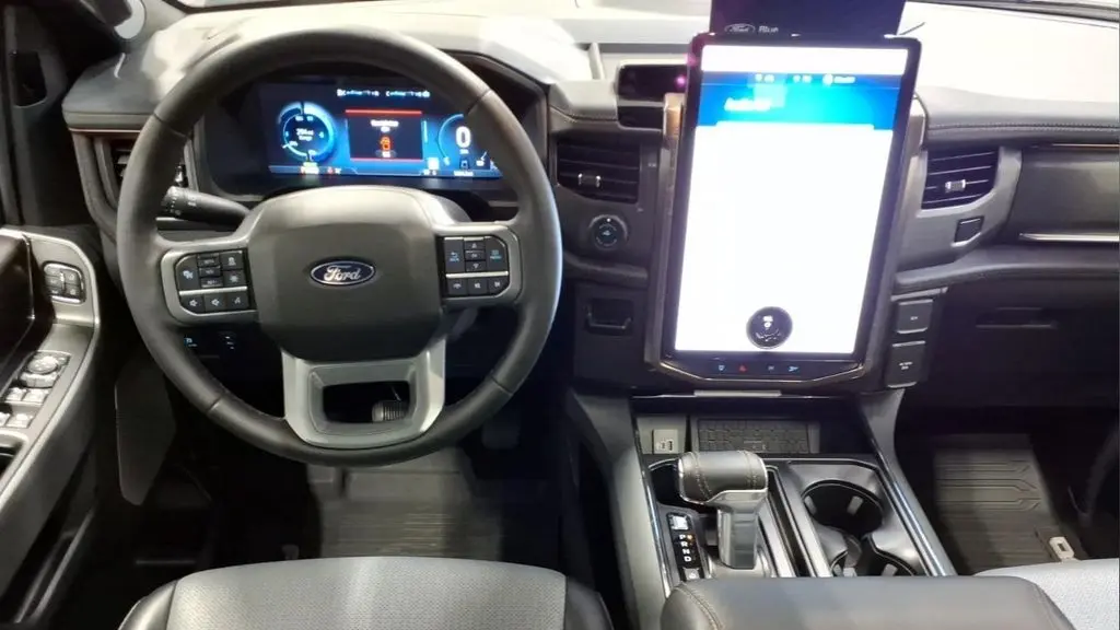2025 Ford F-150 Lightning Lariat
