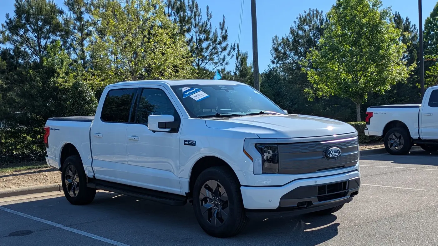 2025 Ford F-150 Lightning Lariat