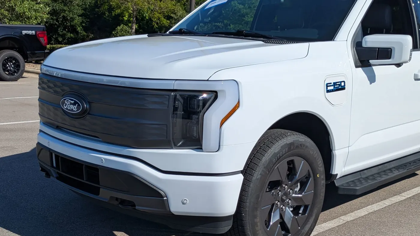 2025 Ford F-150 Lightning Lariat