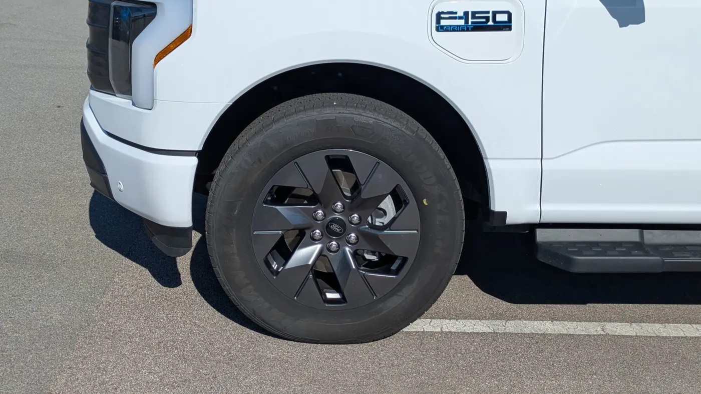 2025 Ford F-150 Lightning Lariat