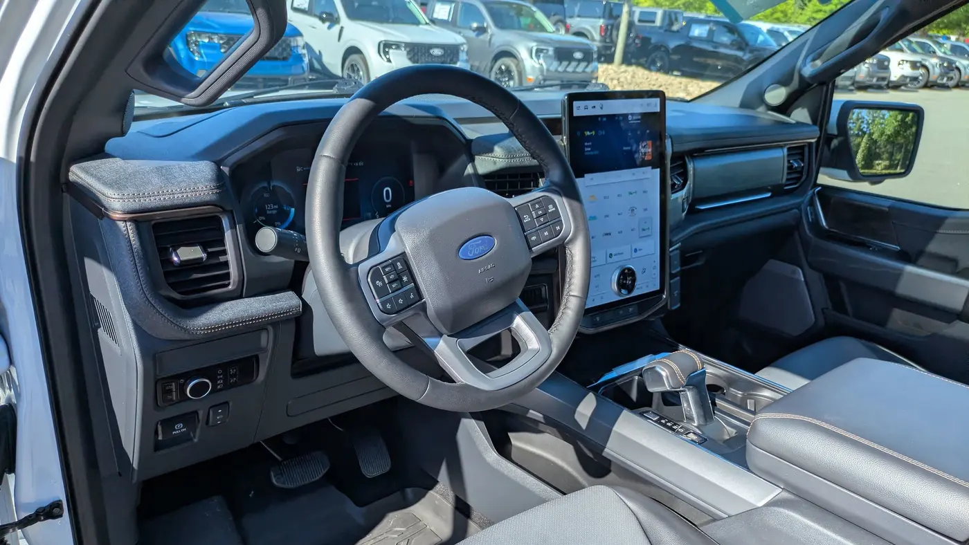 2025 Ford F-150 Lightning Lariat