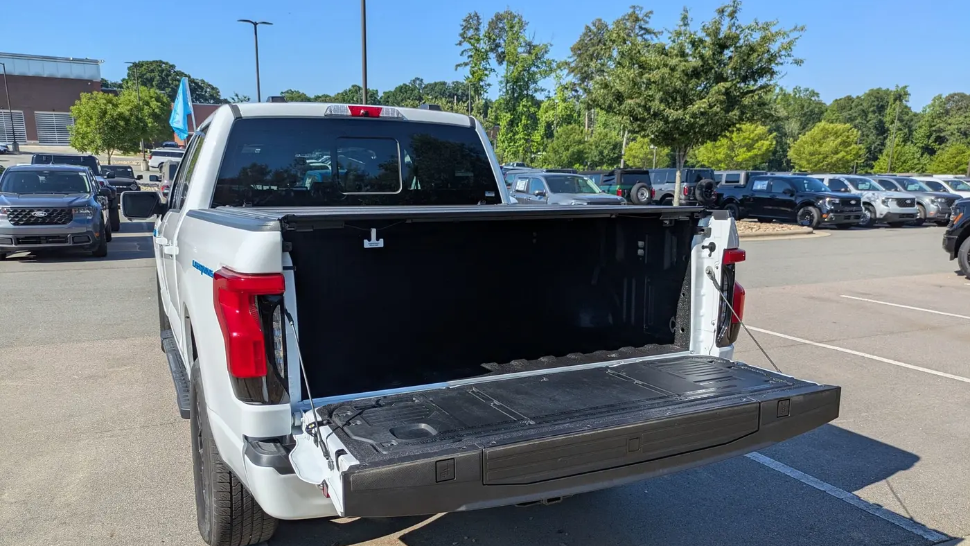 2025 Ford F-150 Lightning Lariat