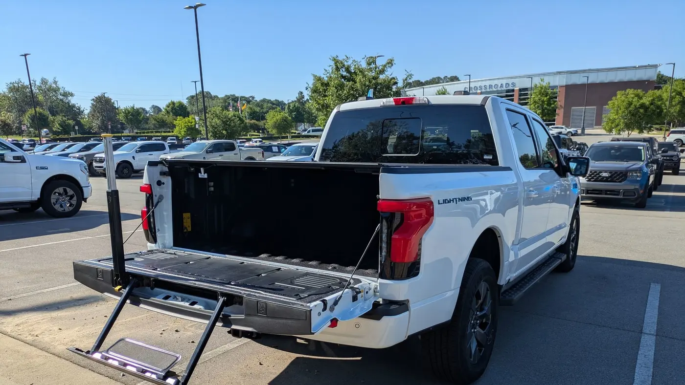 2025 Ford F-150 Lightning Lariat