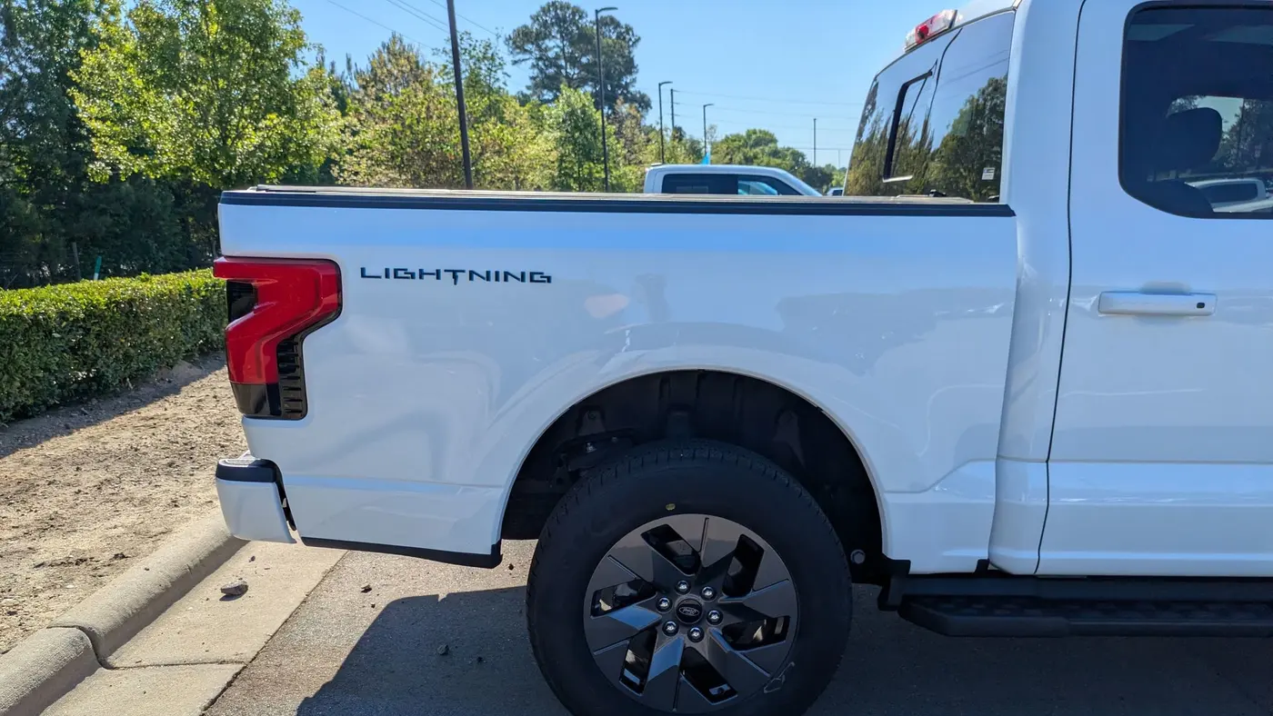 2025 Ford F-150 Lightning Lariat