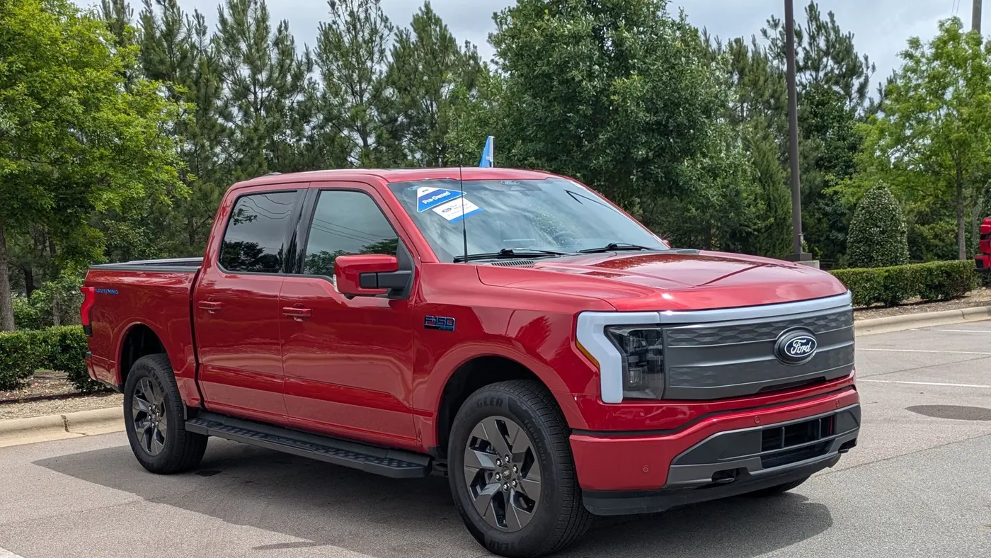 2025 Ford F-150 Lightning Lariat