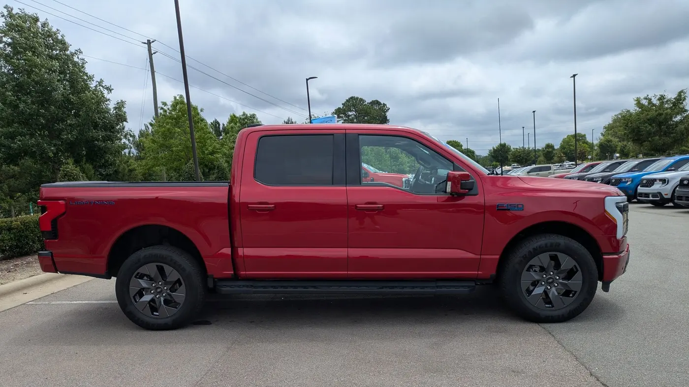 2025 Ford F-150 Lightning Lariat