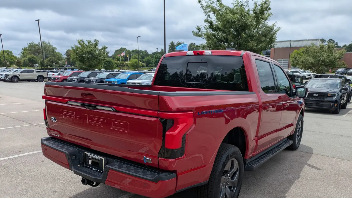 2025 Ford F-150 Lightning Lariat