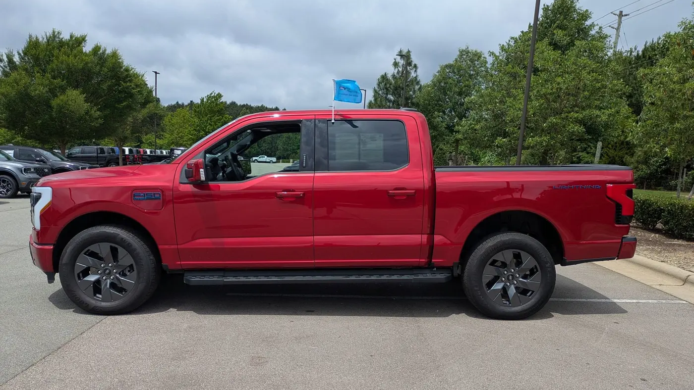 2025 Ford F-150 Lightning Lariat