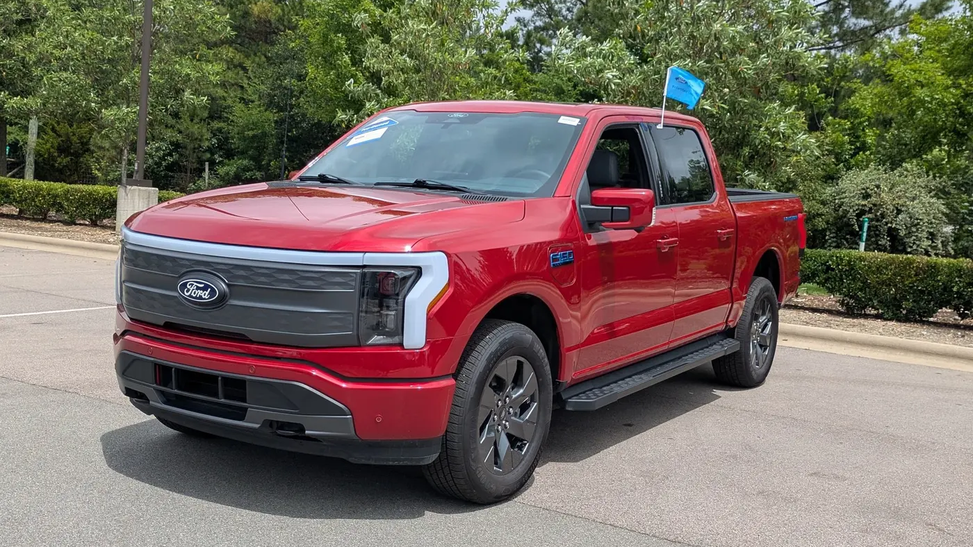 2025 Ford F-150 Lightning Lariat