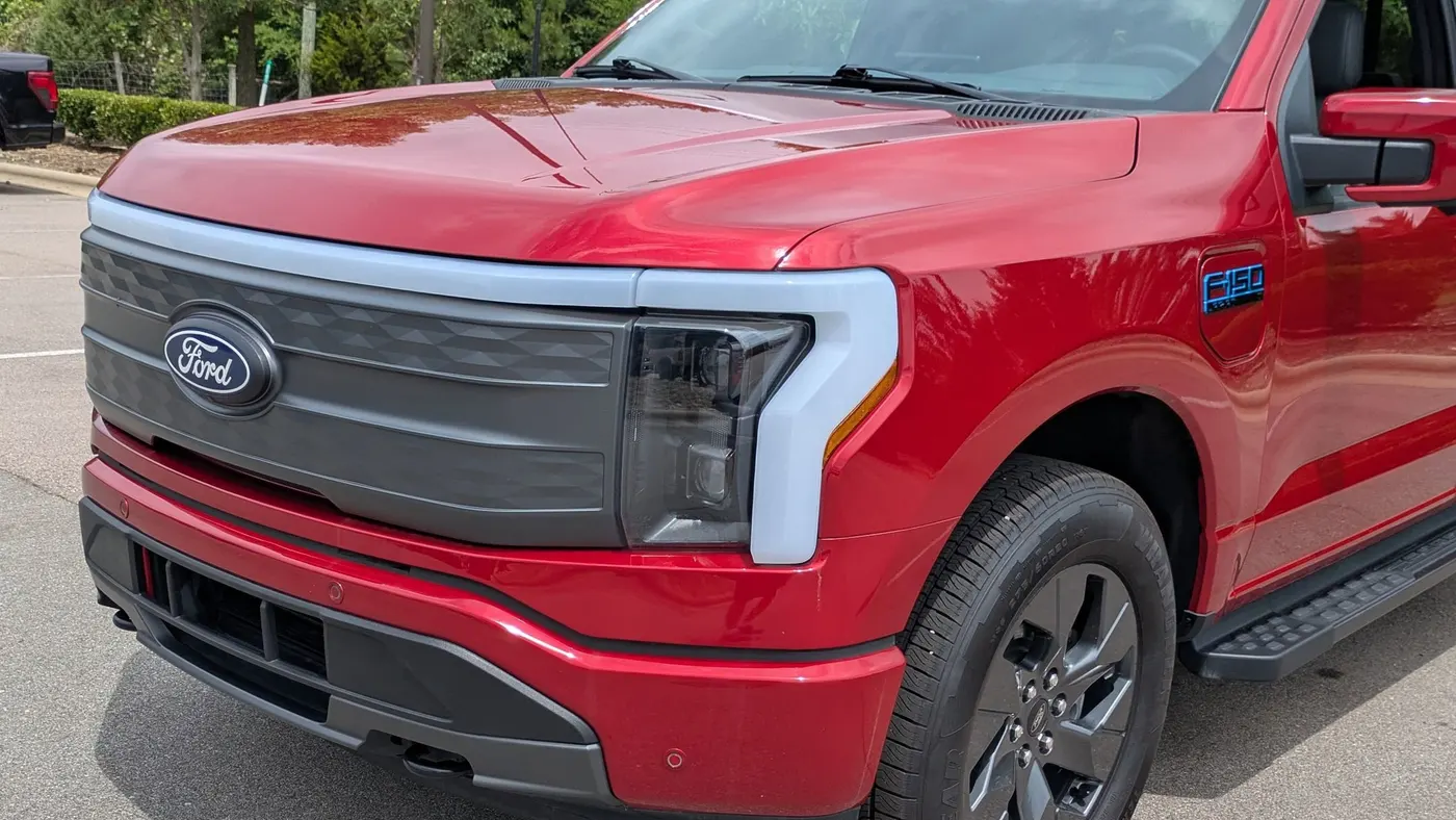 2025 Ford F-150 Lightning Lariat