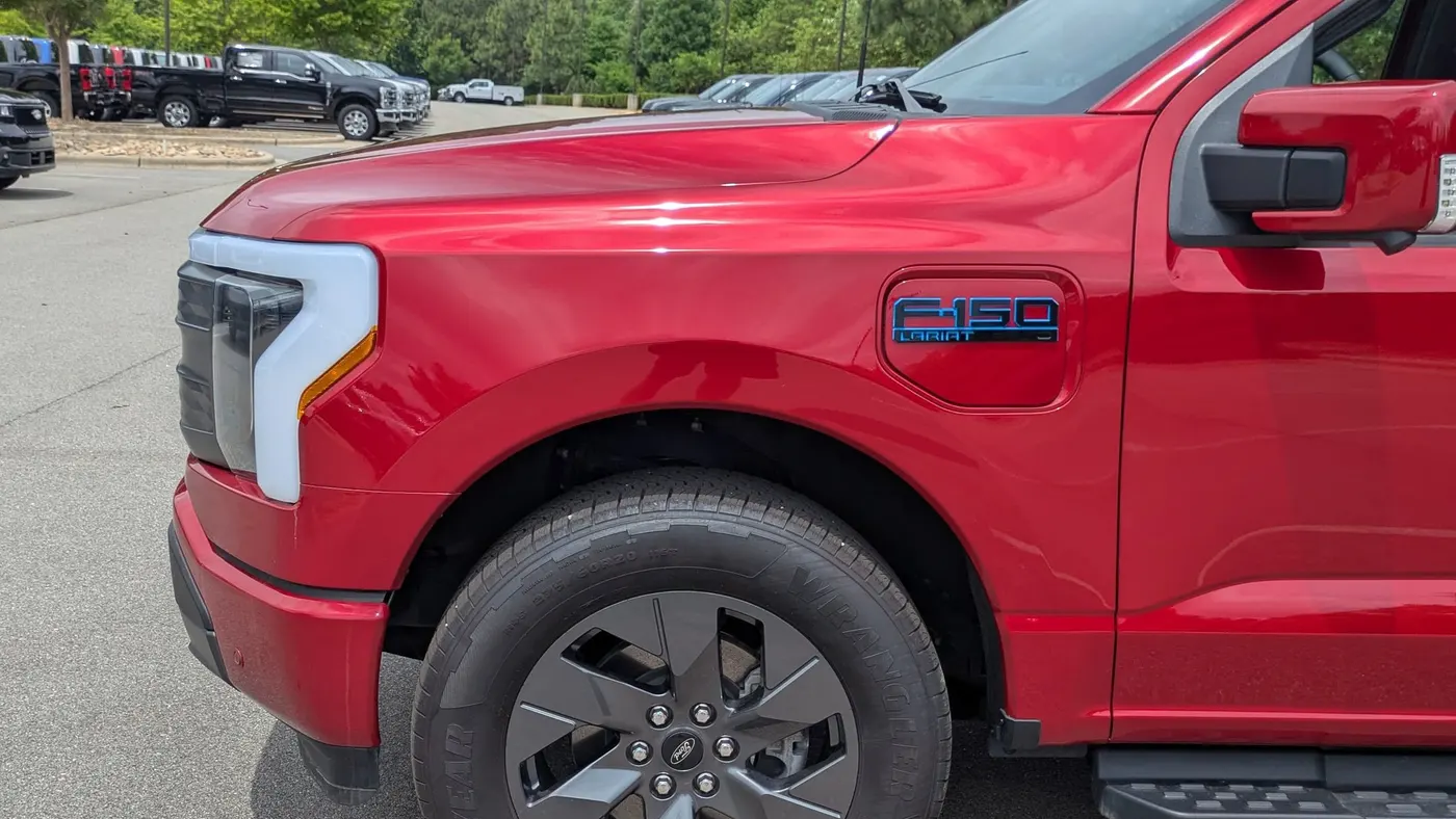 2025 Ford F-150 Lightning Lariat