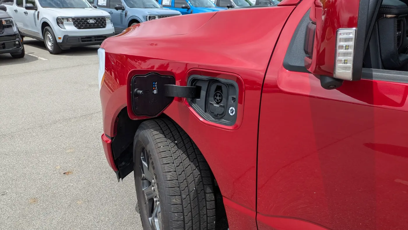 2025 Ford F-150 Lightning Lariat