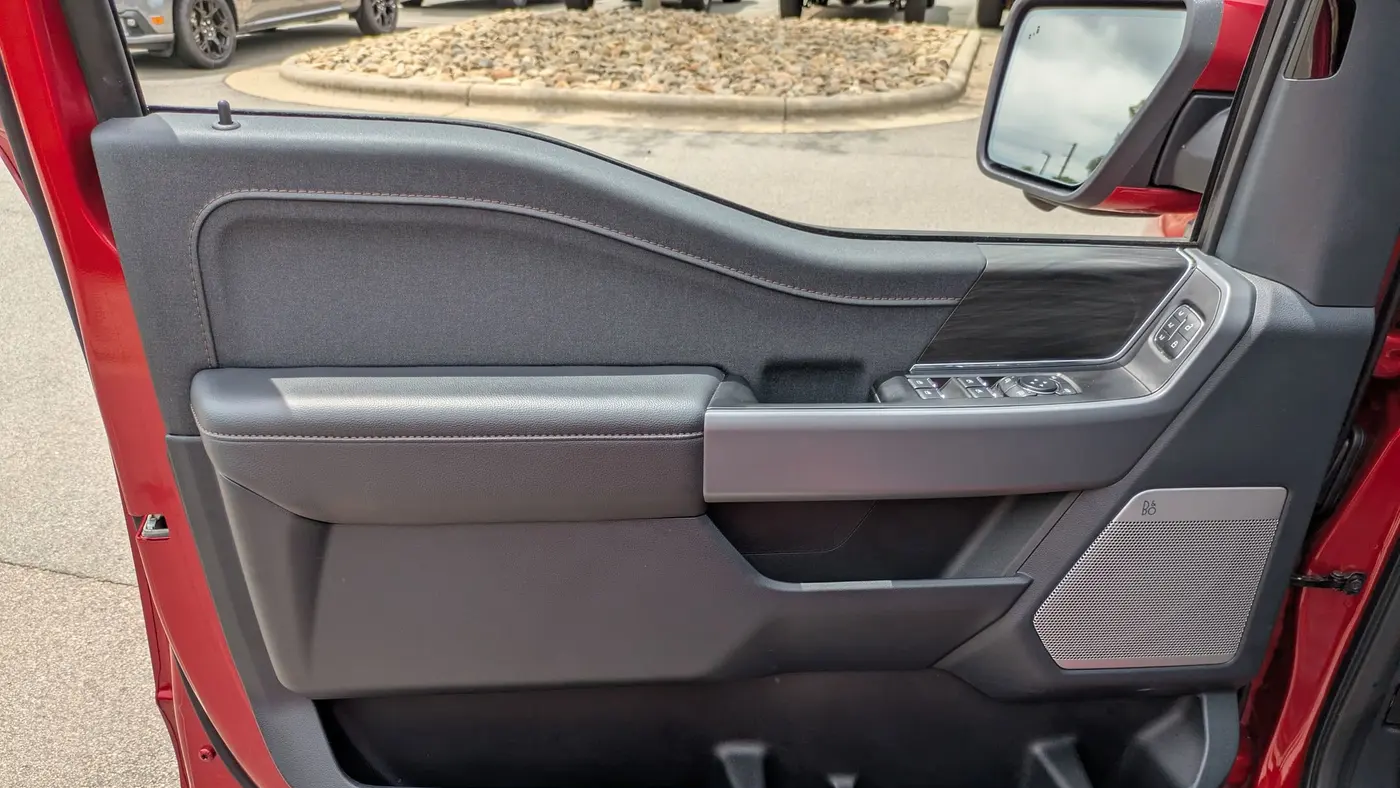 2025 Ford F-150 Lightning Lariat