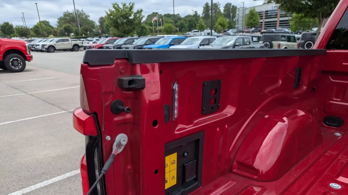 2025 Ford F-150 Lightning Lariat