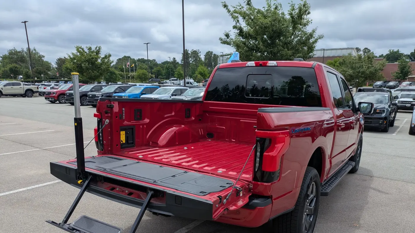 2025 Ford F-150 Lightning Lariat