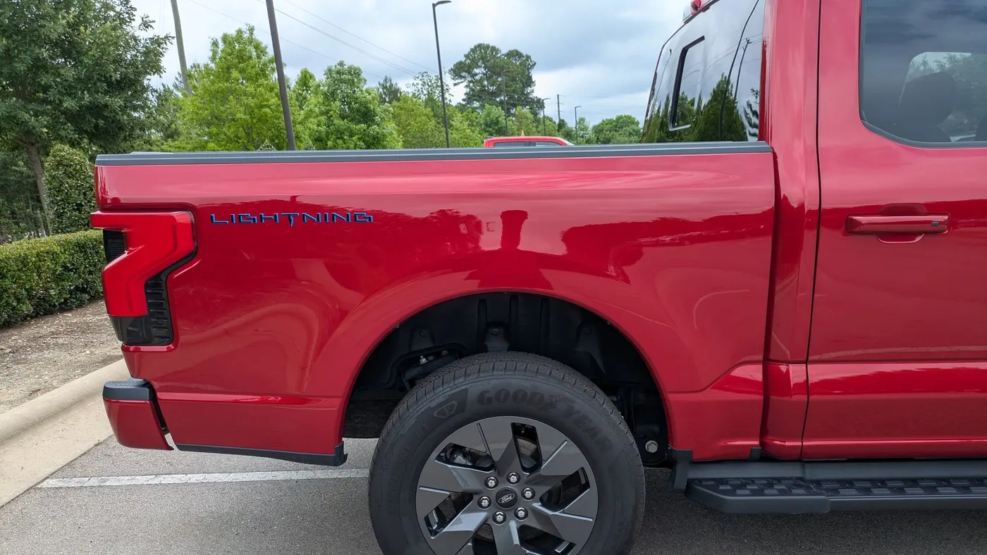 2025 Ford F-150 Lightning Lariat