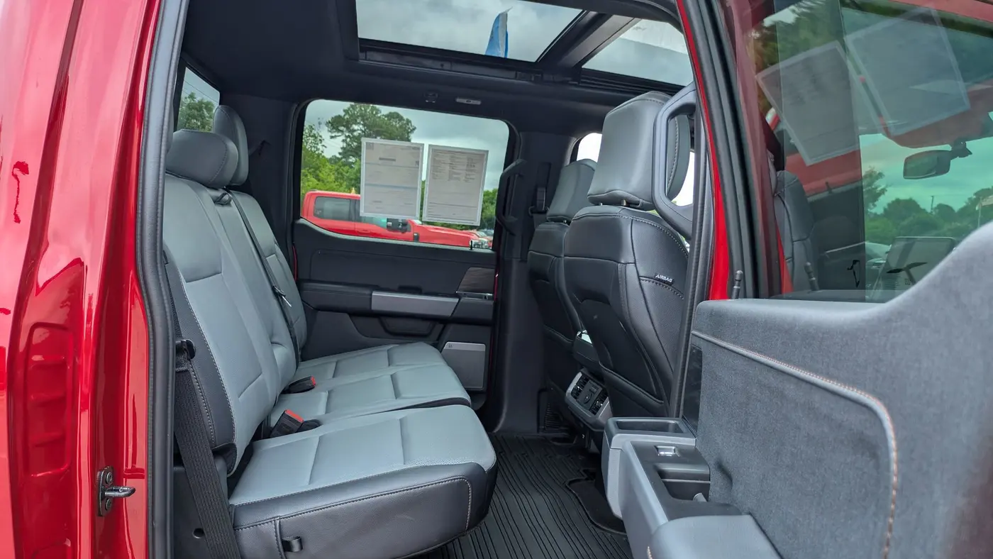 2025 Ford F-150 Lightning Lariat