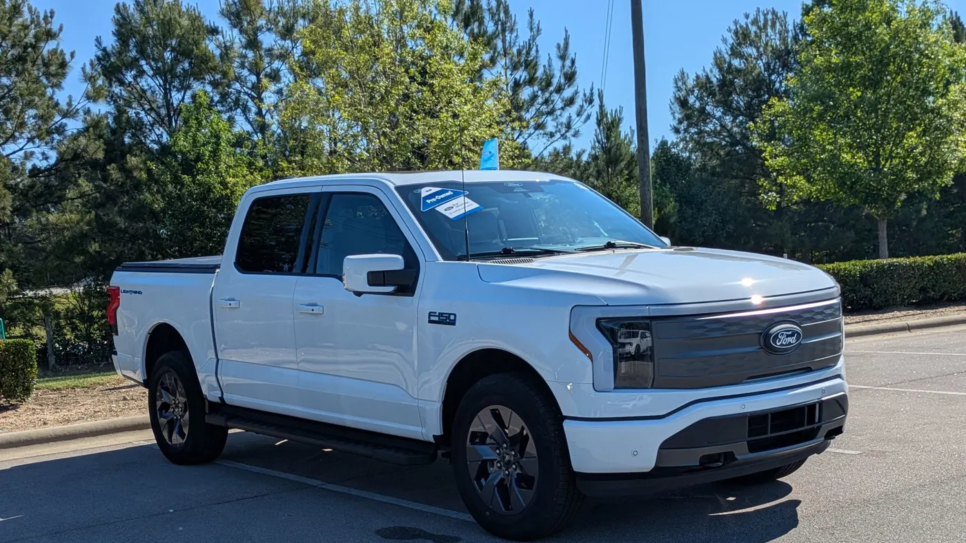 2025 Ford F-150 Lightning Lariat