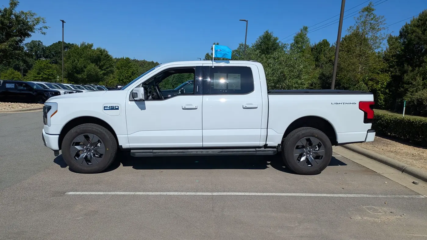 2025 Ford F-150 Lightning Lariat