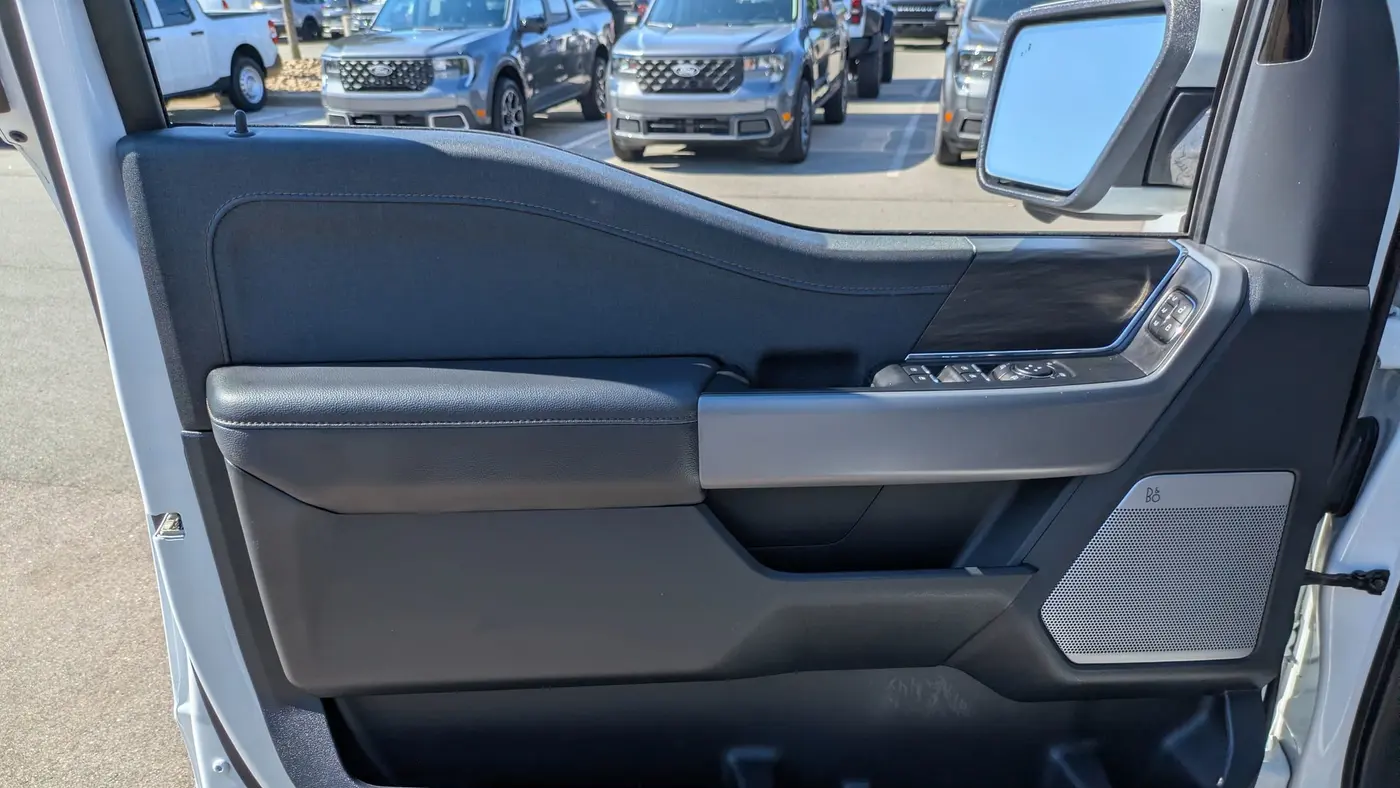 2025 Ford F-150 Lightning Lariat