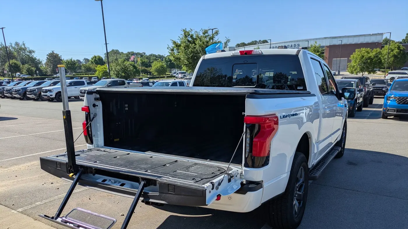 2025 Ford F-150 Lightning Lariat
