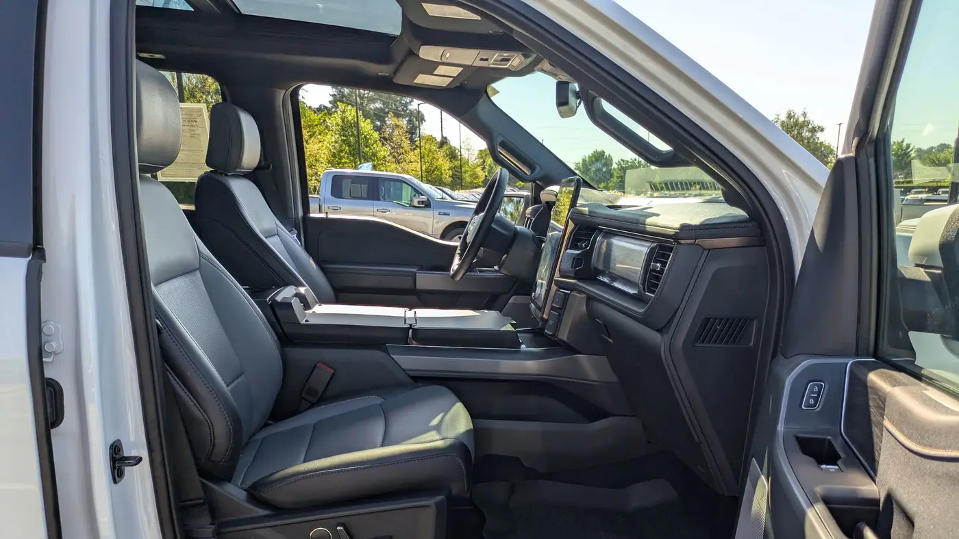 2025 Ford F-150 Lightning Lariat