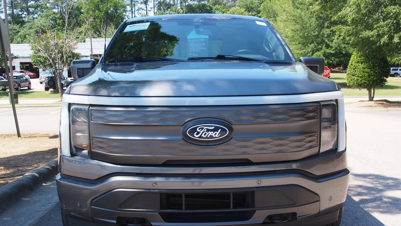 2025 Ford F-150 Lightning Lariat