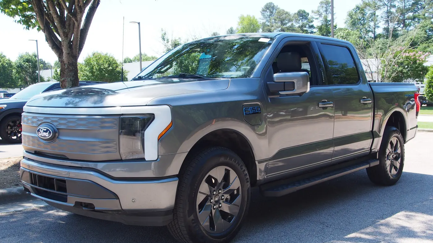 2025 Ford F-150 Lightning Lariat