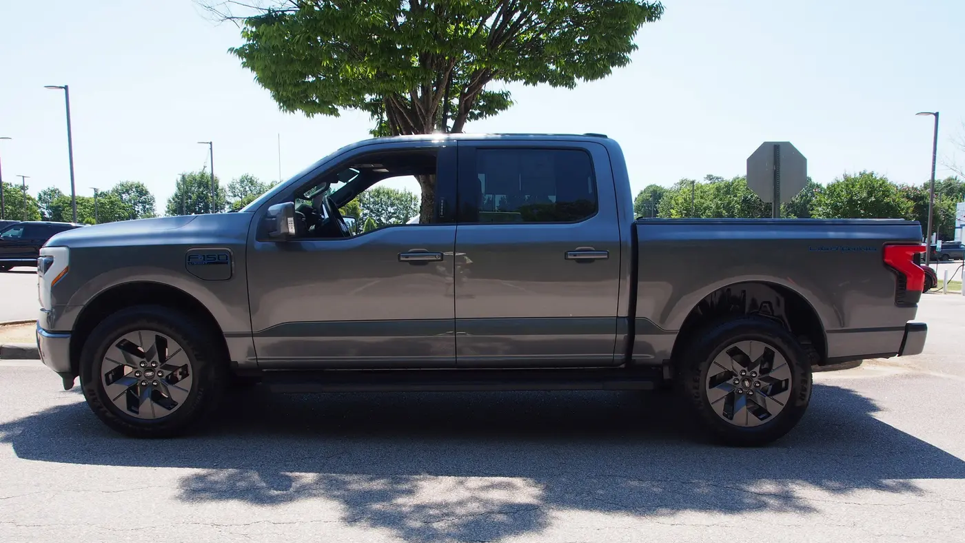 2025 Ford F-150 Lightning Lariat
