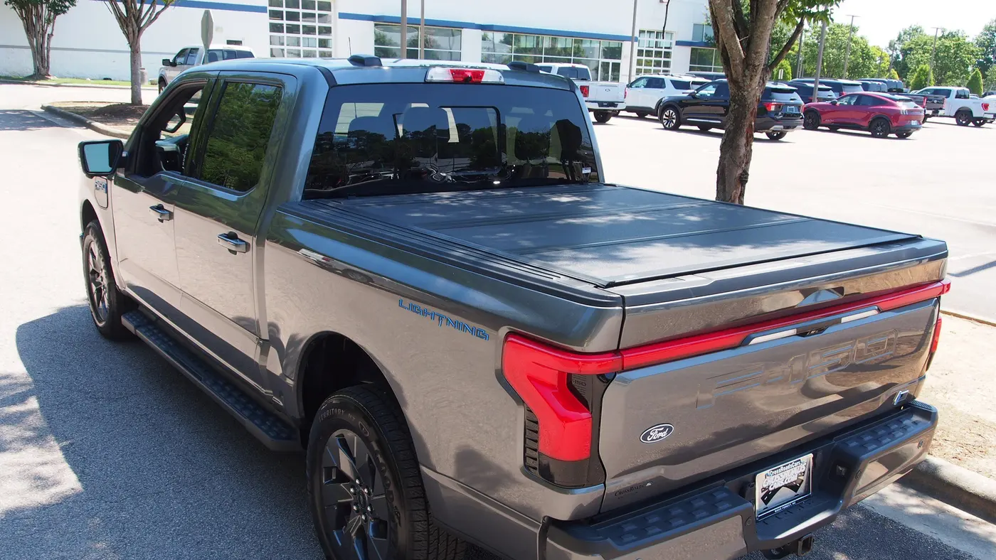 2025 Ford F-150 Lightning Lariat