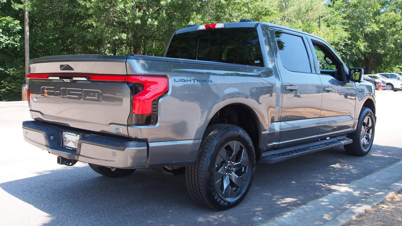 2025 Ford F-150 Lightning Lariat
