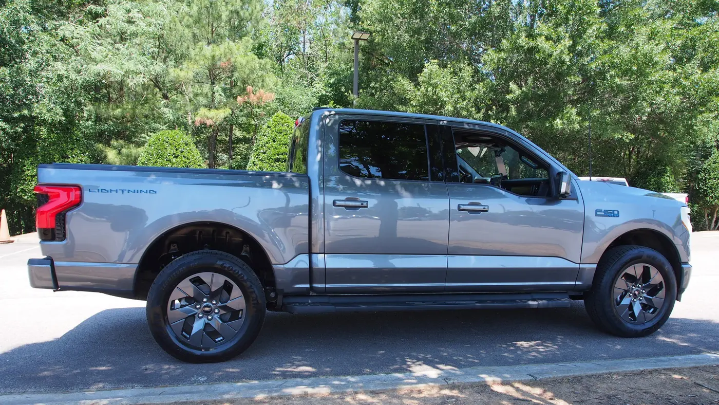 2025 Ford F-150 Lightning Lariat