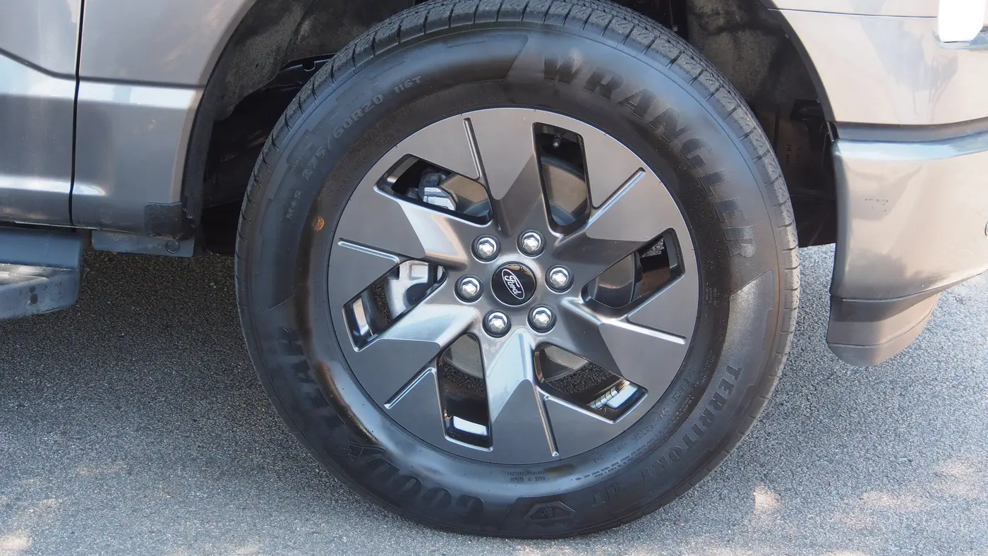 2025 Ford F-150 Lightning Lariat