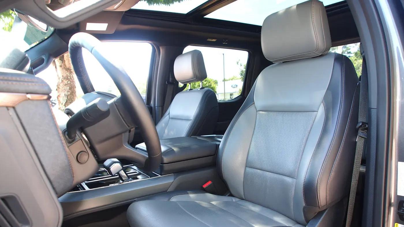 2025 Ford F-150 Lightning Lariat
