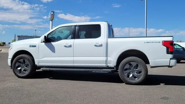 2025 Ford F-150 Lightning Lariat