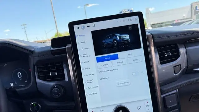 2025 Ford F-150 Lightning Lariat