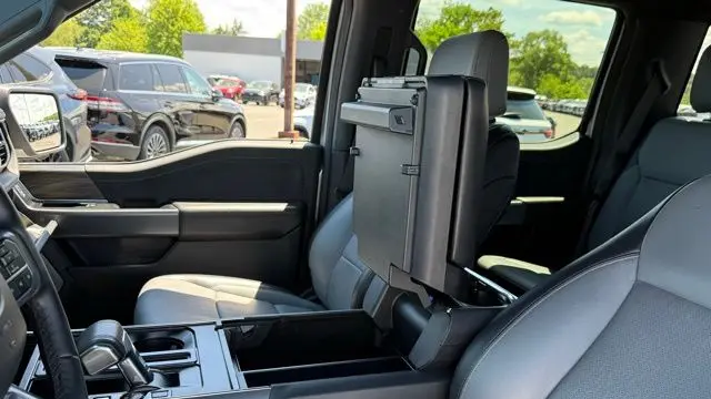 2025 Ford F-150 Lightning Lariat