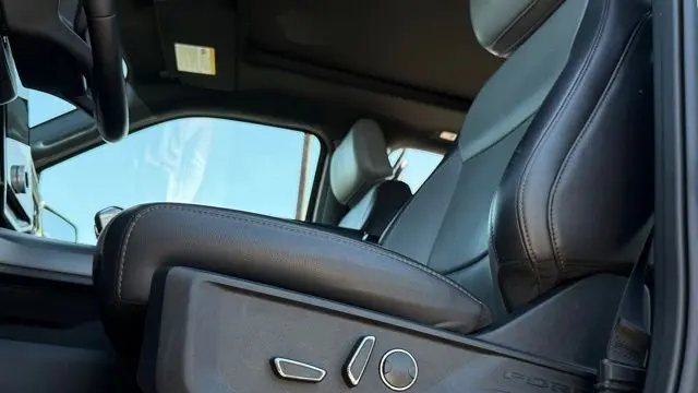 2025 Ford F-150 Lightning Lariat