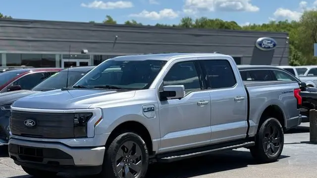 2025 Ford F-150 Lightning Lariat