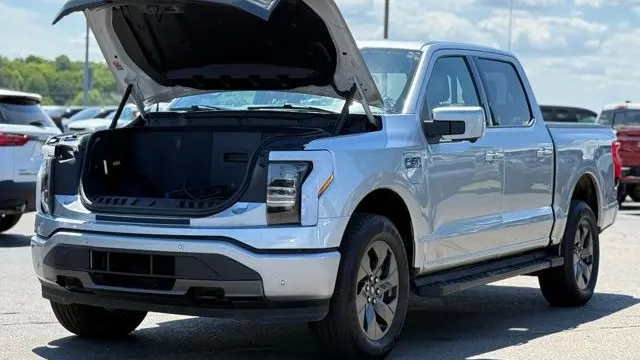 2025 Ford F-150 Lightning Lariat